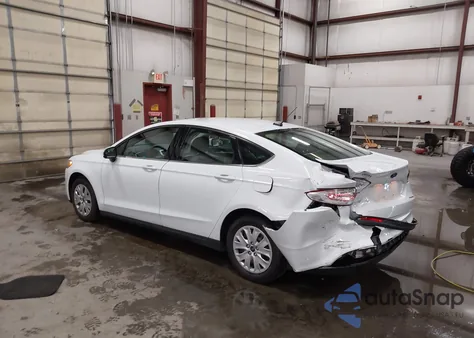 2014 Ford Fusion S из США, поврежденный, VIN 1FA6P0G70E5374844
